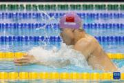 游泳——世界杯布达佩斯站：覃海洋100米蛙泳夺冠